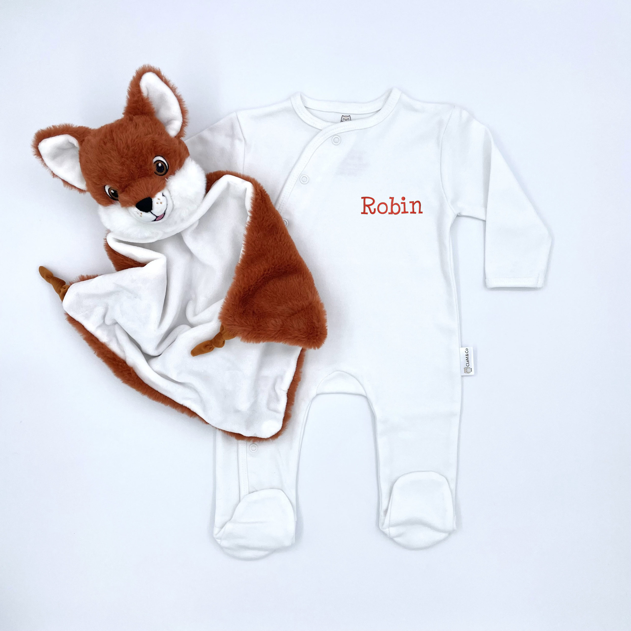 Tout un choix de cadeaux de naissance à personnaliser avec le prénom de bébé.