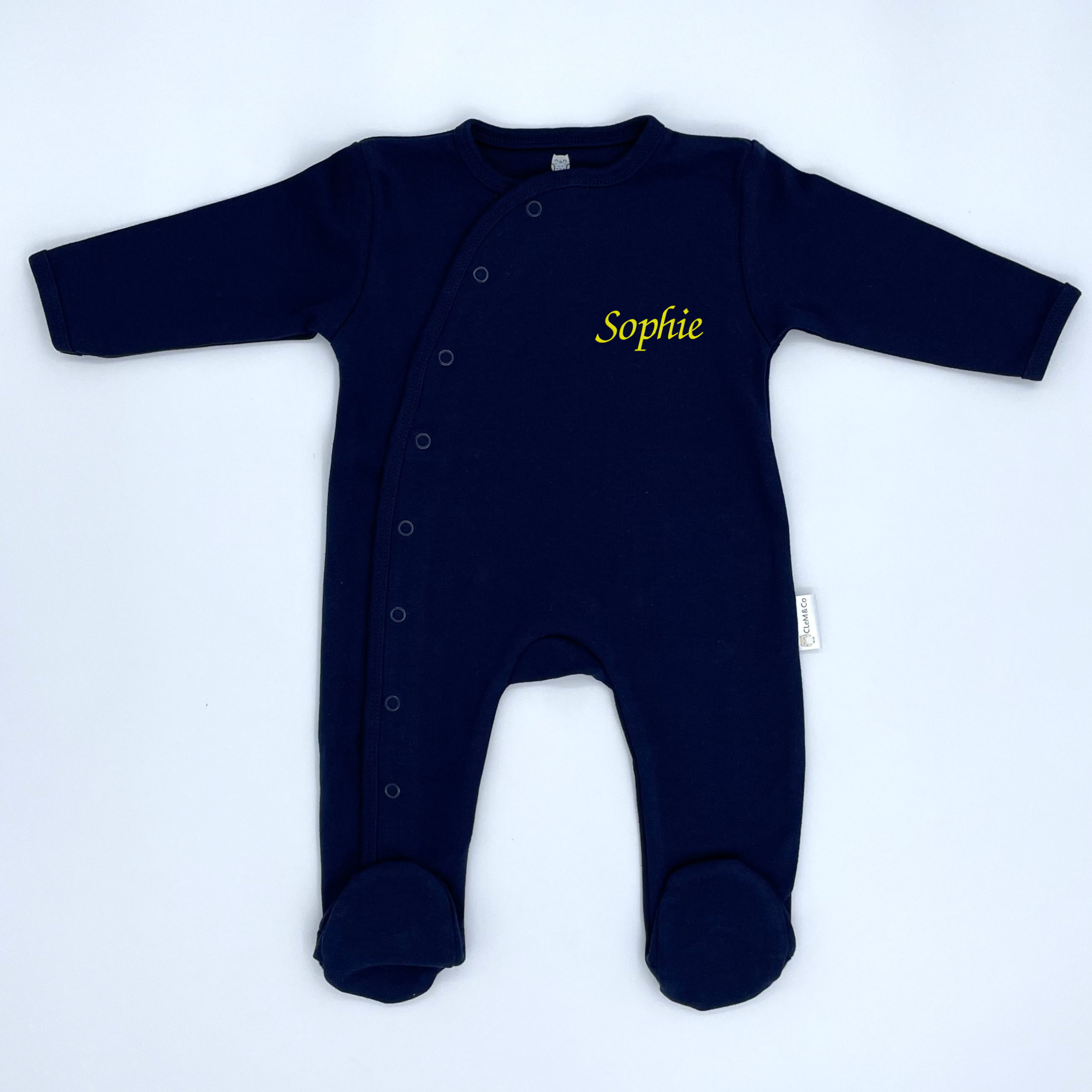 Tout un choix de cadeaux de naissance à personnaliser avec le prénom de bébé.