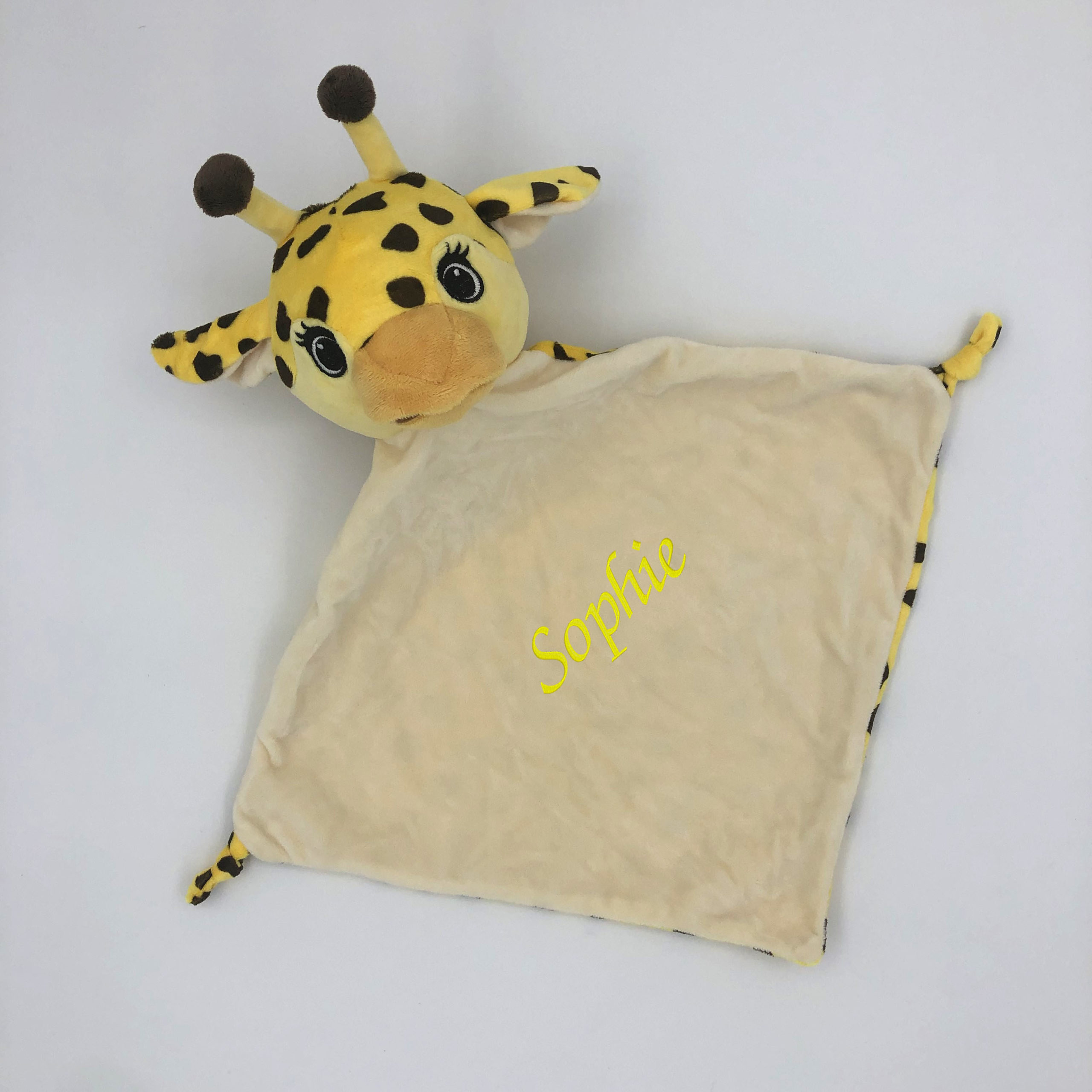 Tout un choix de cadeaux de naissance à personnaliser avec le prénom de bébé.